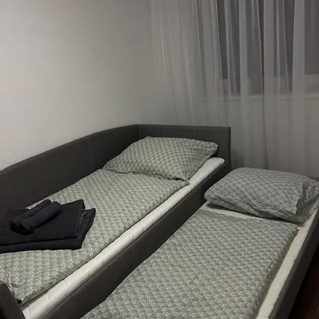 Black House Apartment *