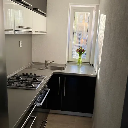 Black House Apartment *